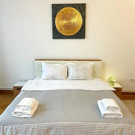 Apartment Dreamhome -self Check-in -parcare Gratuit *